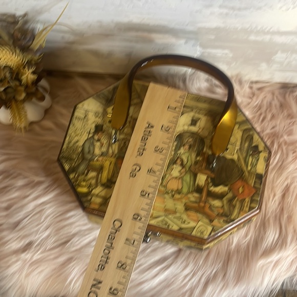 Vintage 1970’s Dutch Anton Pieck Decoupage Octagon Wooden Purse, Bakelite Handle - Picture 10 of 10